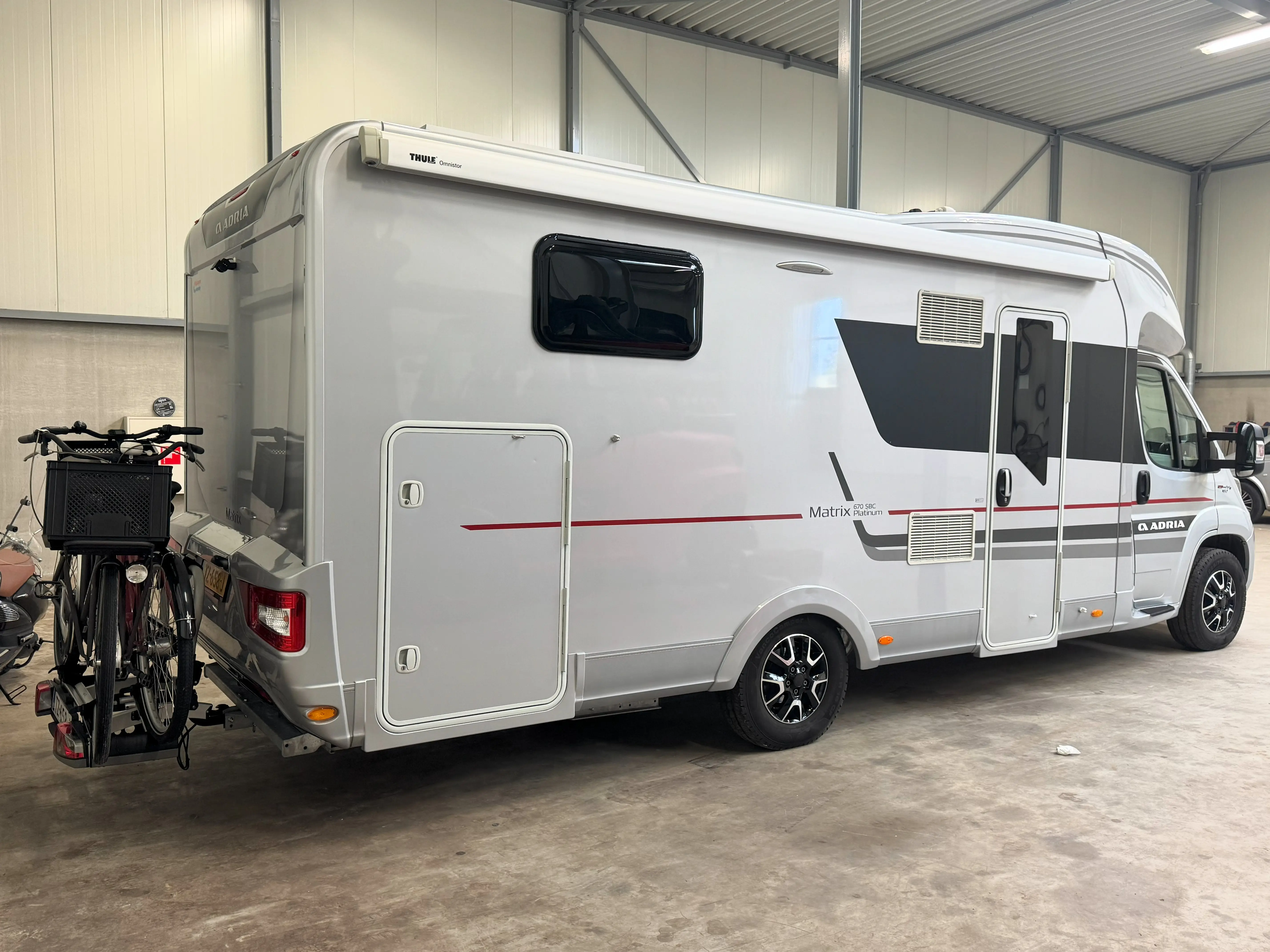 Adria Matrix 670 SBC Platinum buitenaanzicht