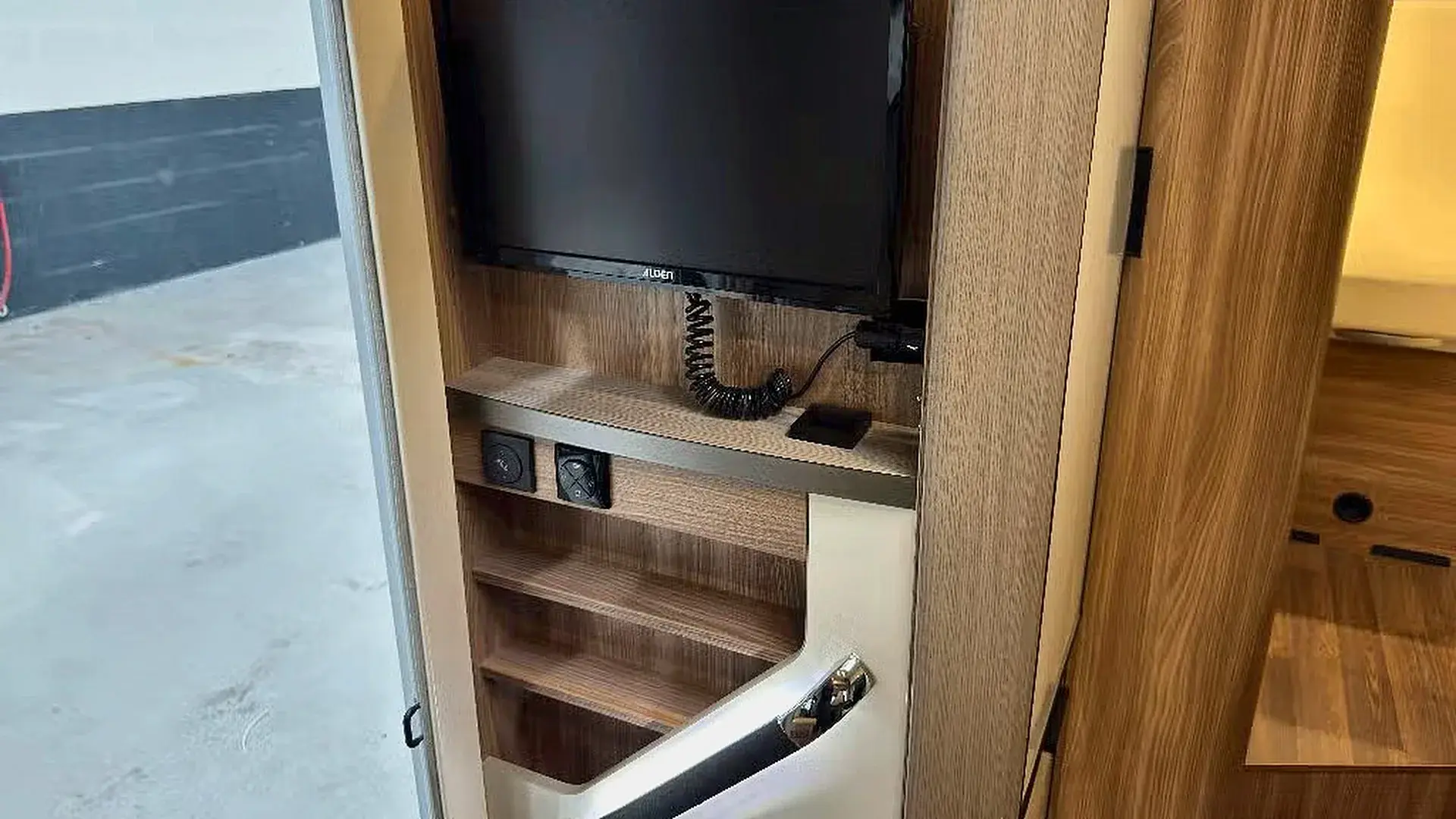 Bürstner Aviano i 700 televisie in de woonruimte