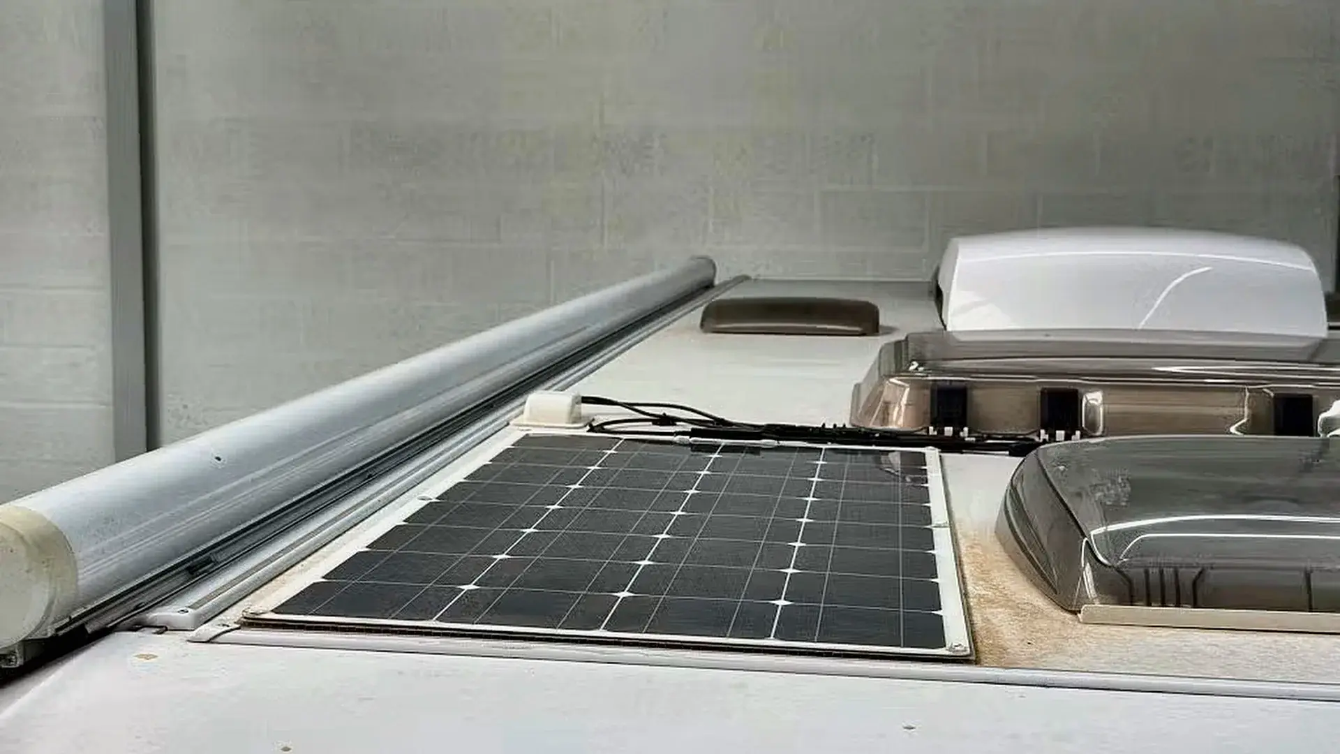 Bürstner Aviano i 700 zonnepanelen op het dak