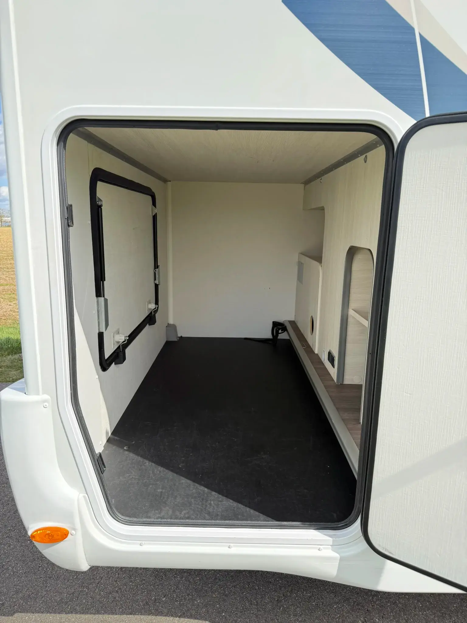 Chausson Welcome 747 garage