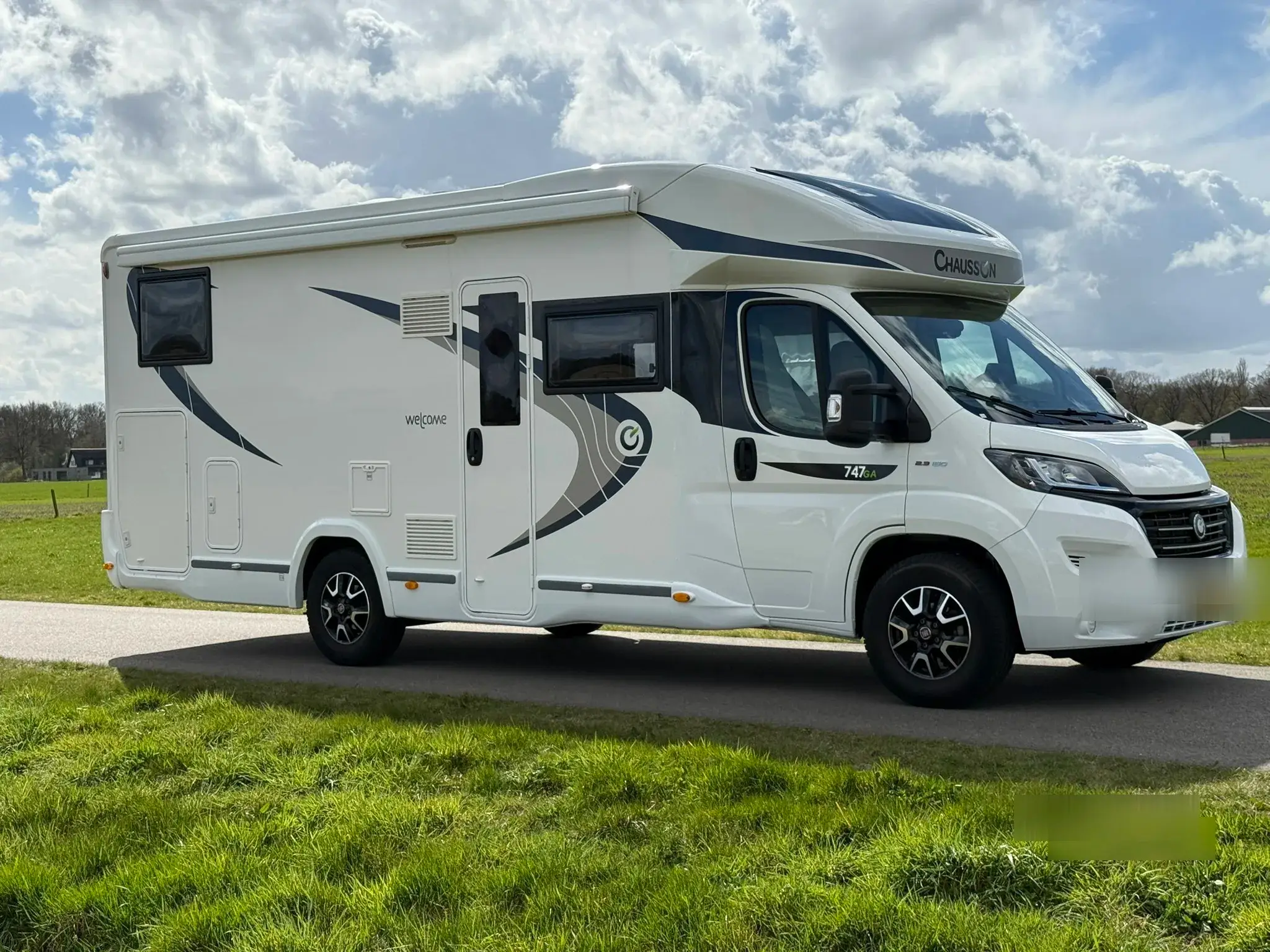 Chausson Welcome 747 halfintegrale camper — Camperverhuur IJsselstein