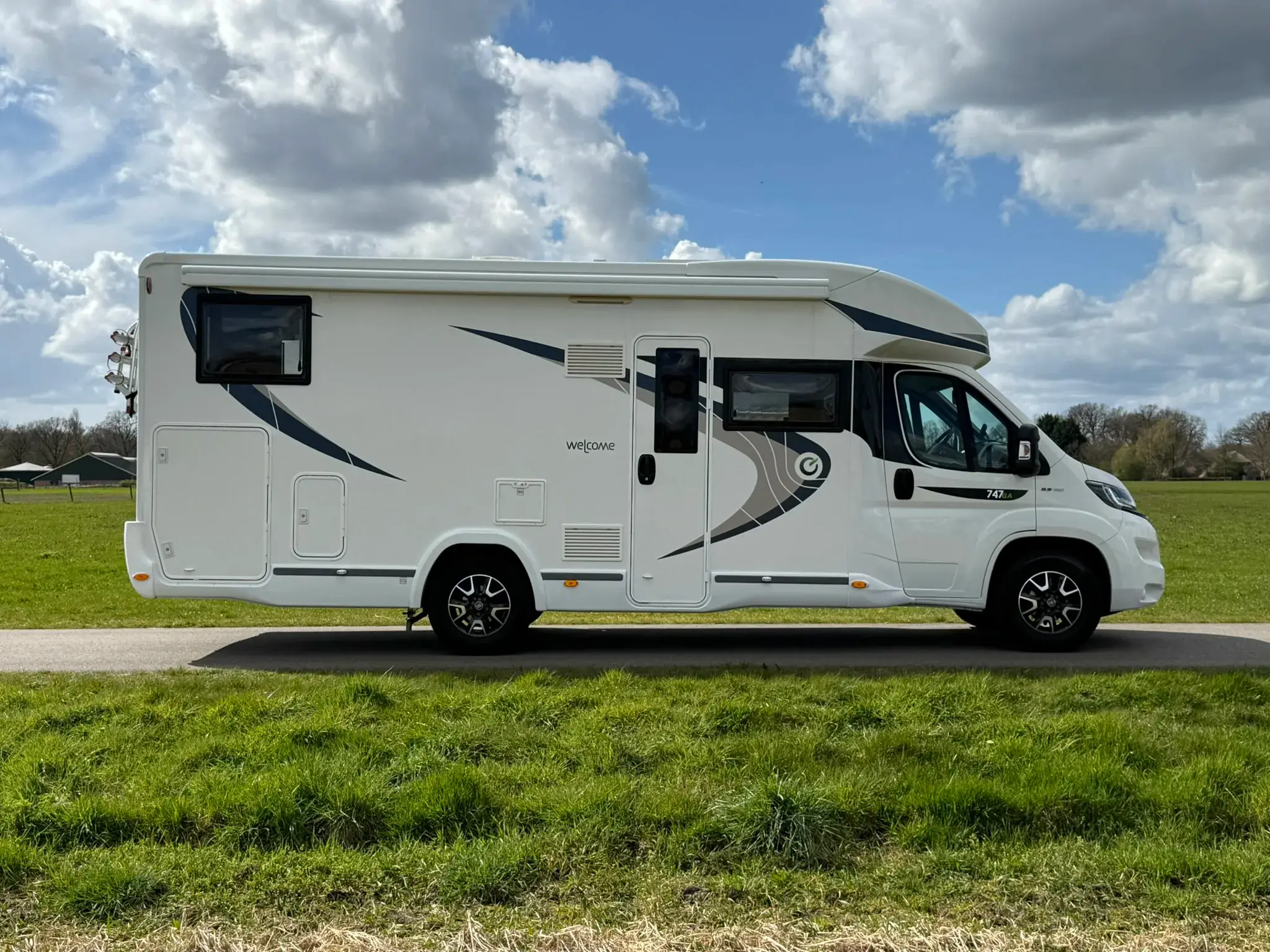 Chausson Welcome 747 zijaanzicht