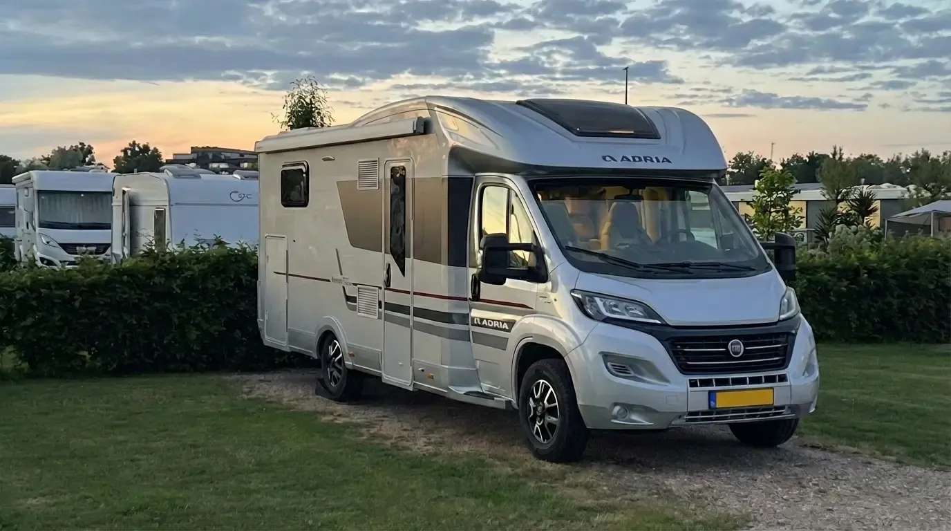 Adria Matrix 670 SBC Platinum — buitenaanzicht