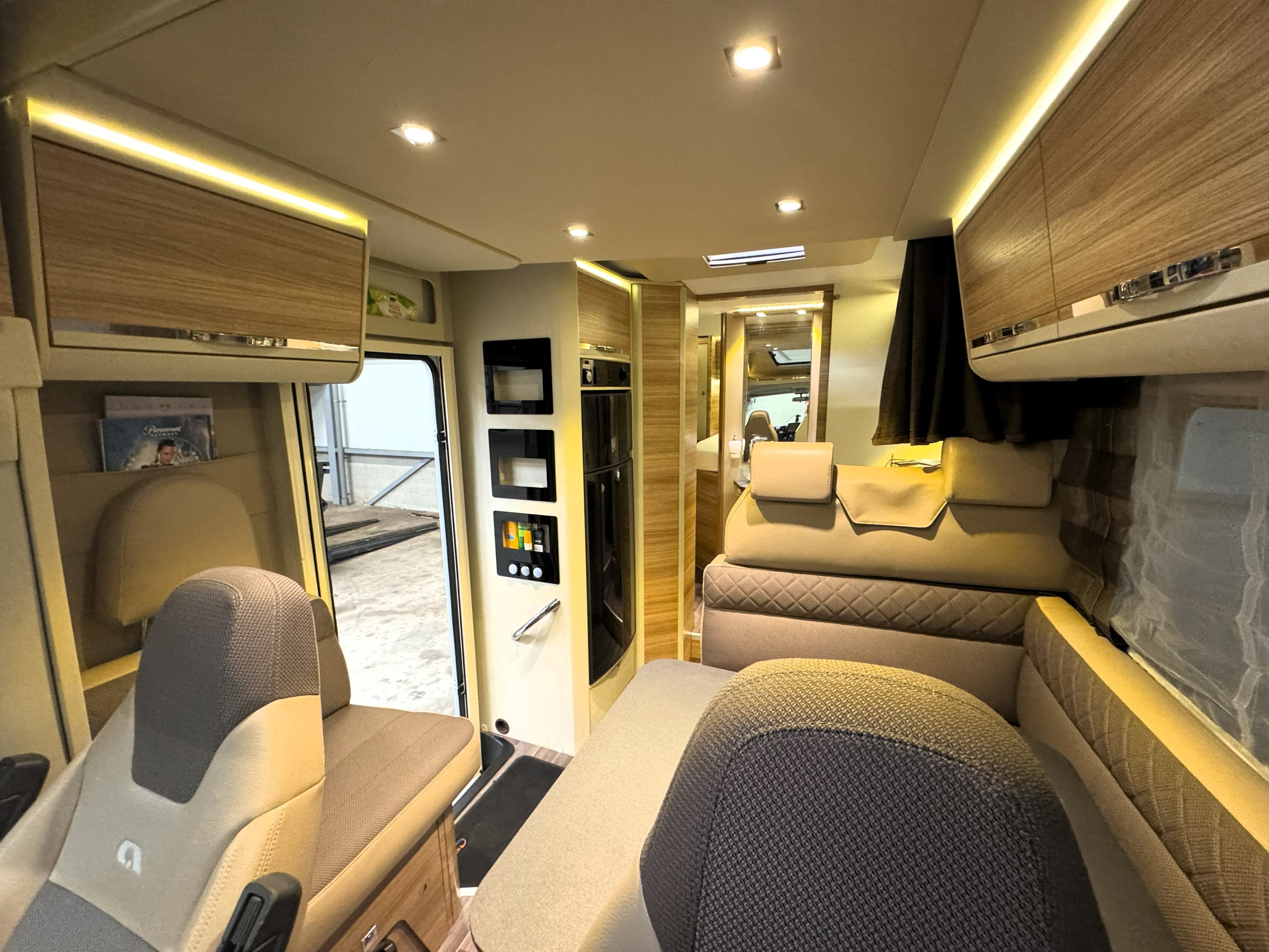 Adria Matrix 670 SBC Platinum interieur foto 2